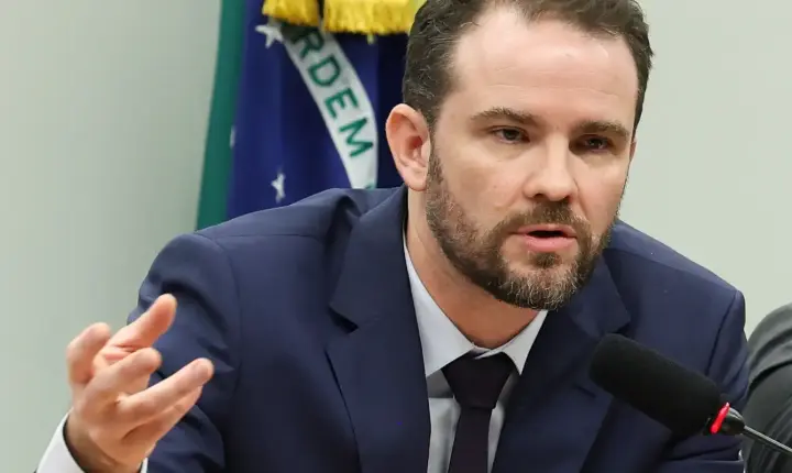 Lula pede a Durigan que avalie possíveis prejuízos de medidas dos EUA