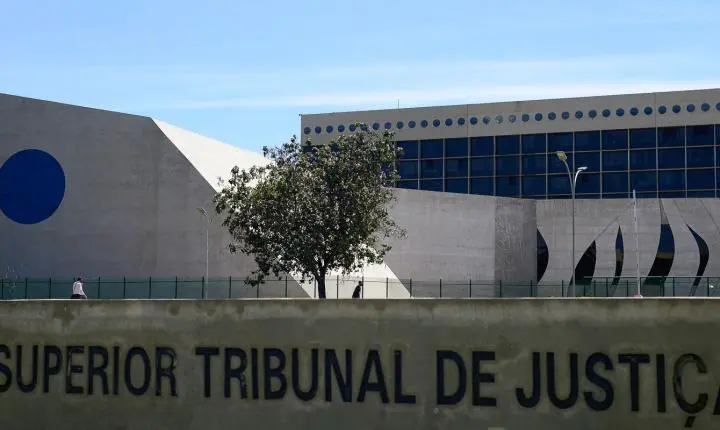 STJ condena ministro Marco Buzzi a perda de cargo por crimes sexuais 